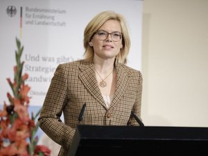 Bundesministerin Julia Klöckner bei ihrer Eröffnungsrede