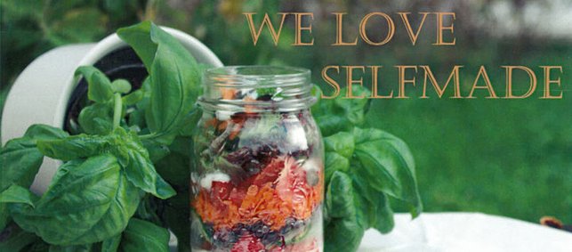 Glas mit Gemüse und Basilikum mit Spruch "We love selfmade"