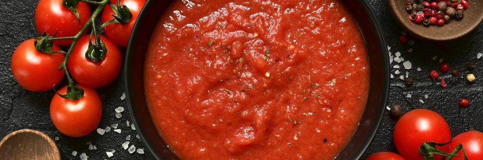 Tomatensoße im Topf