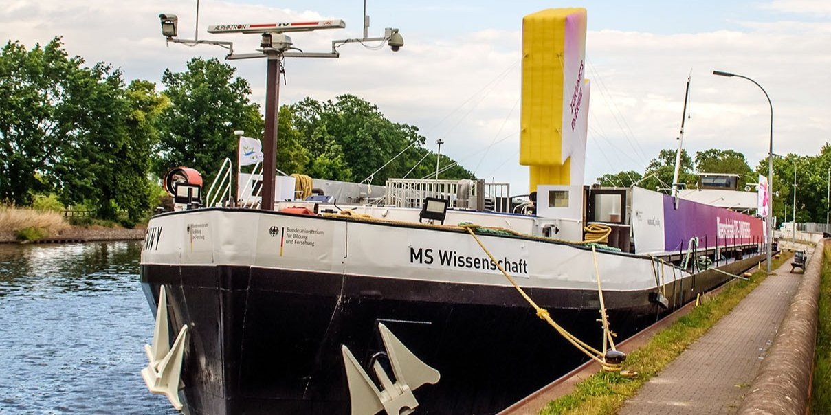 Ausstellungsschiff MS Wissenschaft. Artikel "BZfE an Bord der MS Wissenschaft" öffnen.