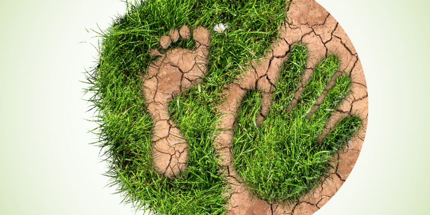 In einem Kreis aus Gras sind ein Fußabdruck und ein Handabdruck zu sehen. . Artikel "Bildung für nachhaltigeres Essen" öffnen.