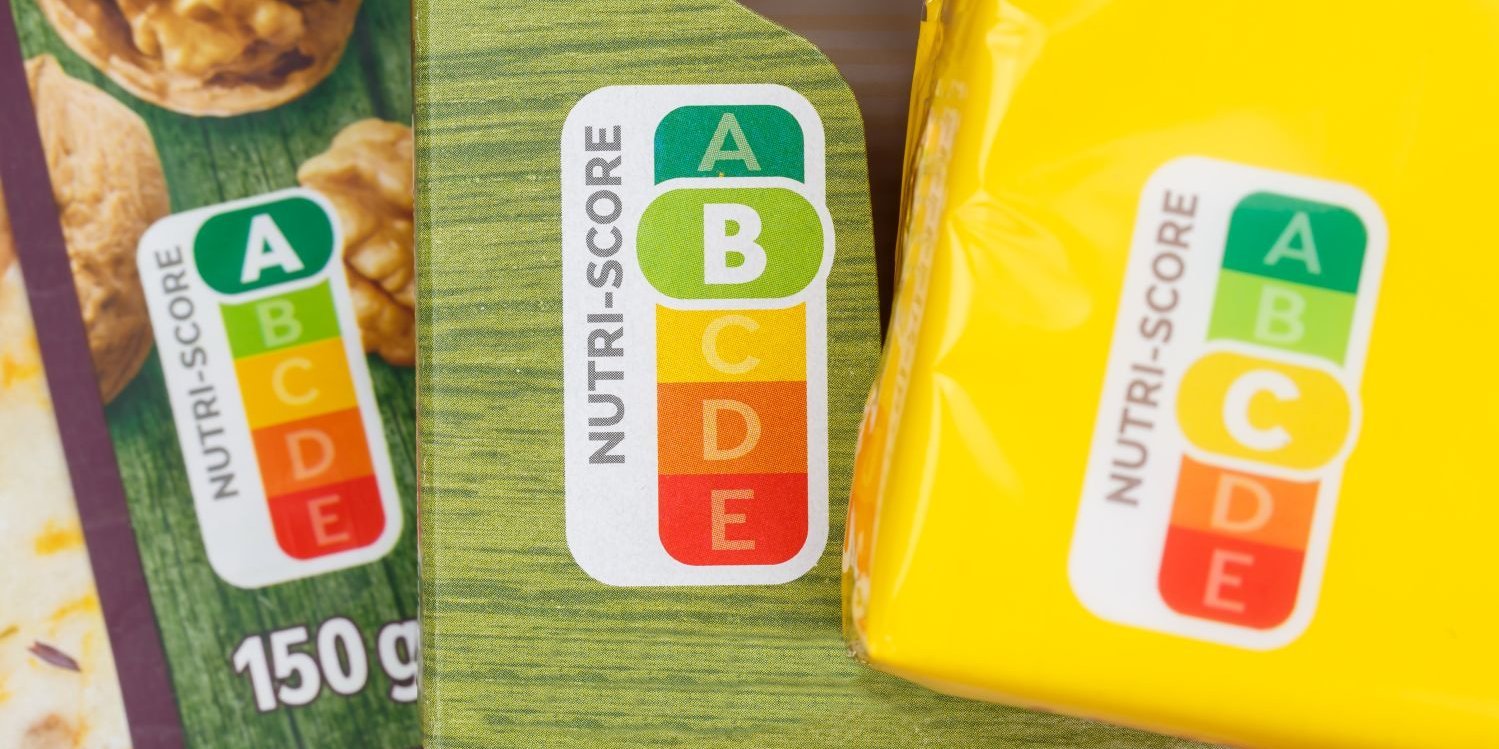 Der Nutri-Score abgebildet auf drei verschiedenen Verpackungen. . Artikel "Der Nutri-Score" öffnen.