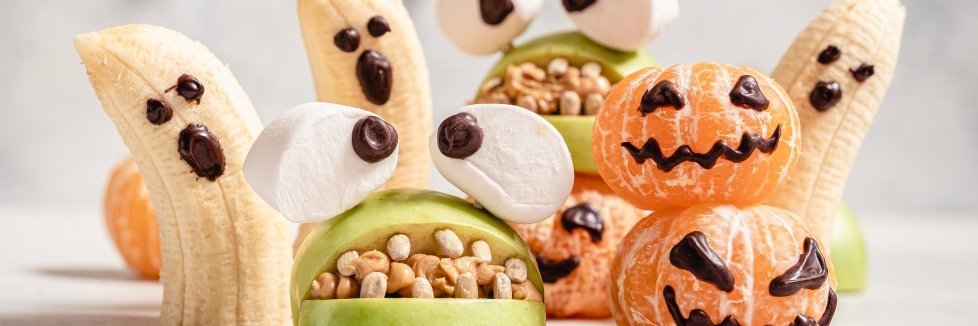 Monsterbuffet aus Bananen, Mandarinen und Apfel.
