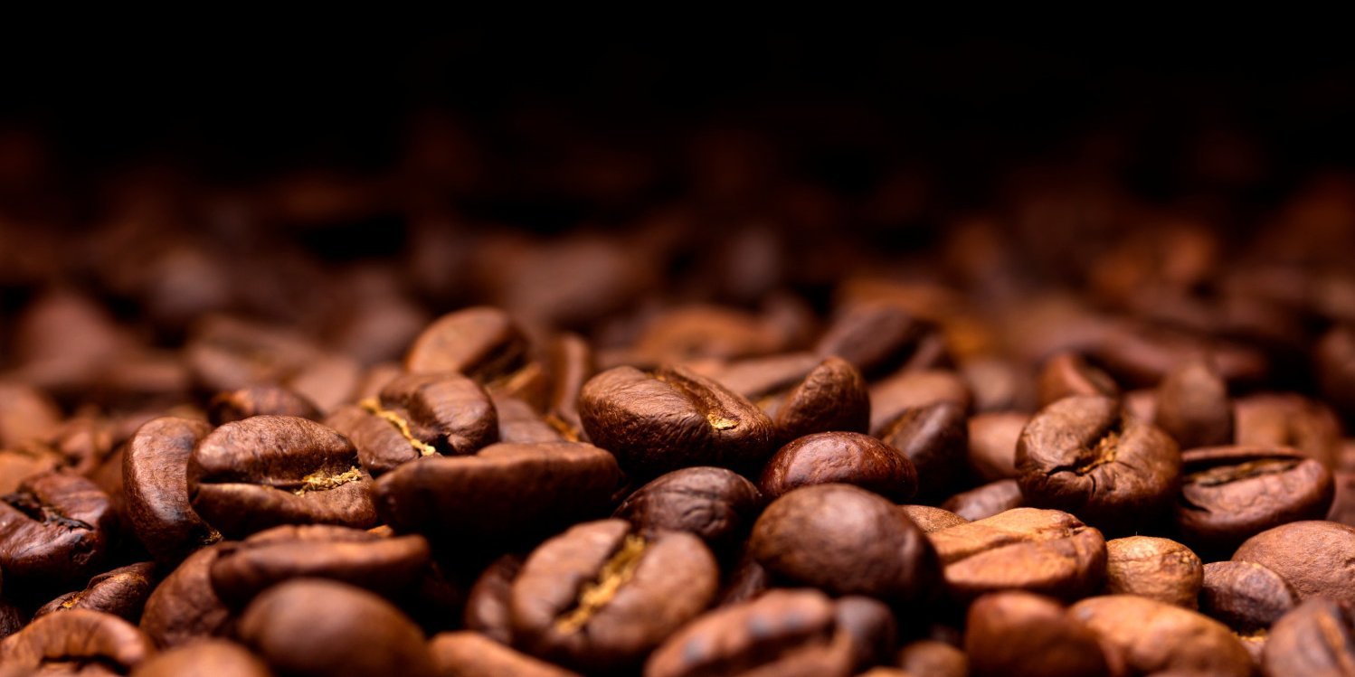 Nahaufnahme von gerösteten Kaffeebohnen.. Artikel "Kaffee" öffnen.