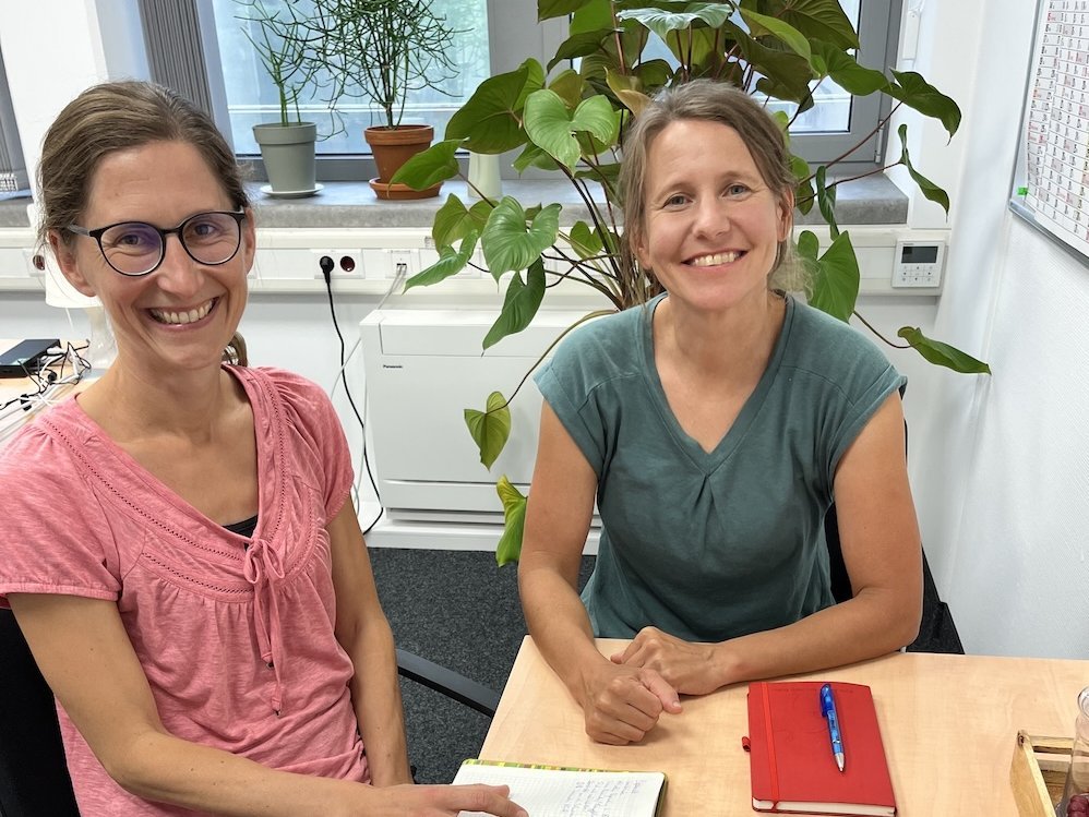 BZfE-Redaktuerinnen Annika Bilo und Larissa Kessner.