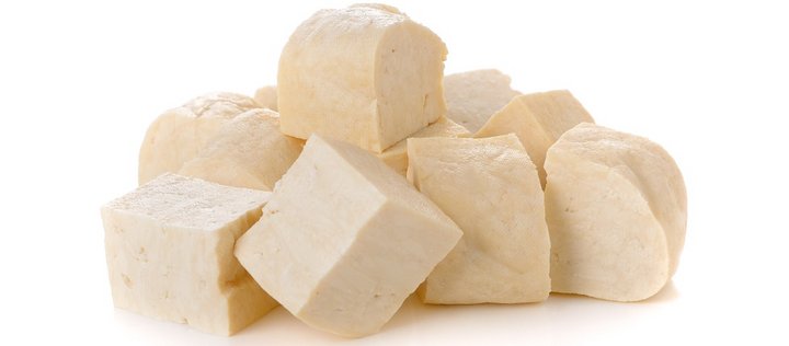 kleine gestapelte Würfel aus Tofu