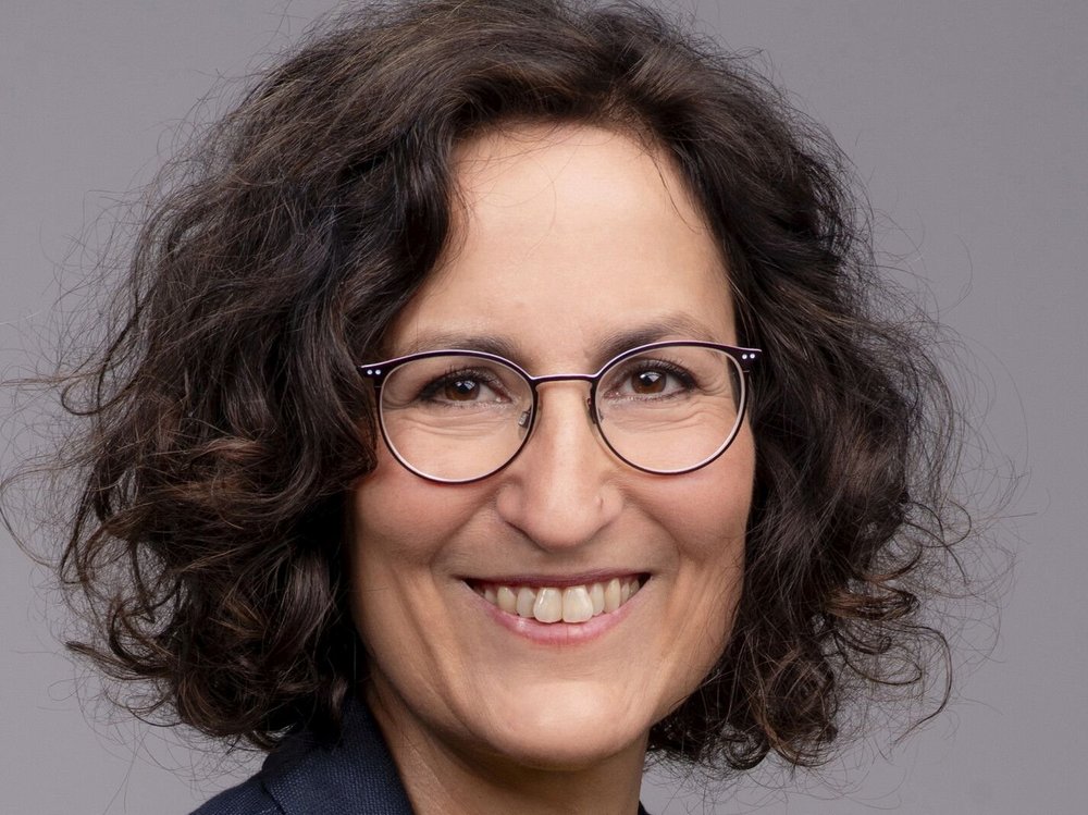 Das Foto zeigt das Porträt von Dr. Kiran Virmani.