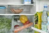 Blick in einen gefüllten Kühlschrank