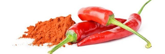 Chili Schote und Pulver 