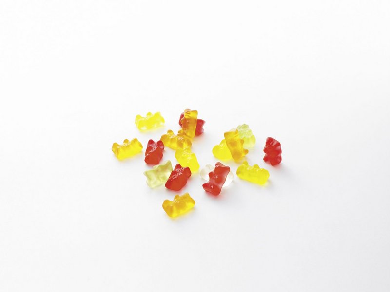 Es sind mehrere lose Gummibärchen abgebildet.