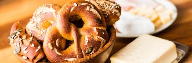 Brezeln auf dem Frühstückstisch
