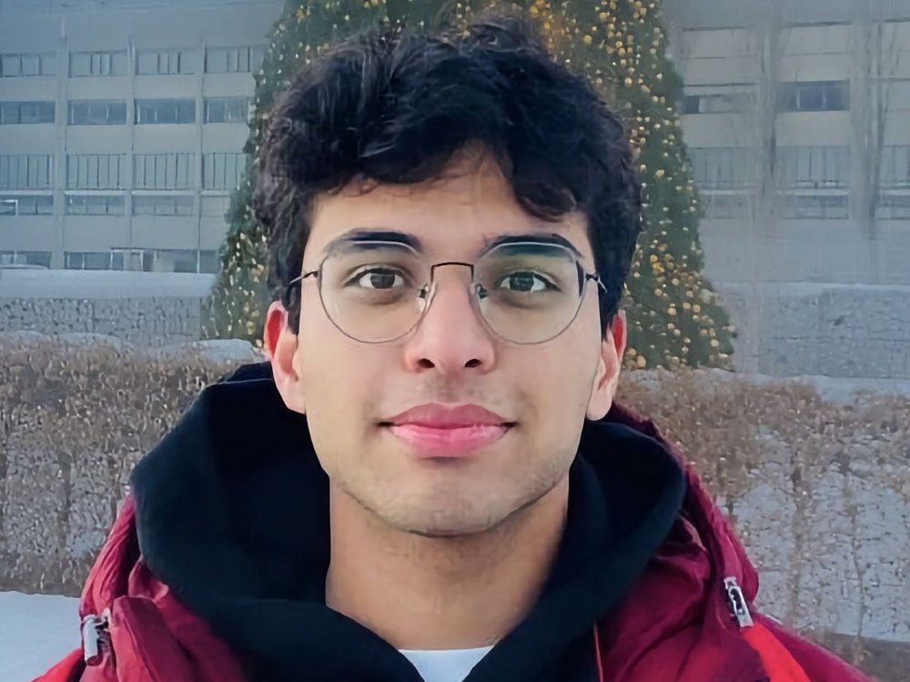 Das Foto zeigt Ayush Yadav.