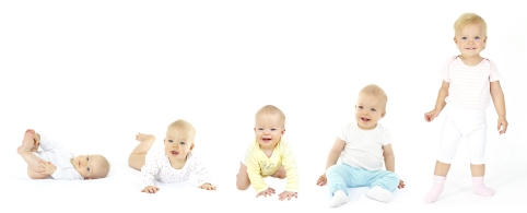 Fünf Kinder in verschiedenem Alter, vom Baby bis zum Kleinkind.