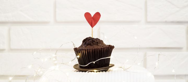 Schokoladenmuffin mit einem Herz