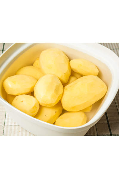 Kartoffeln in Schale mit Wasser