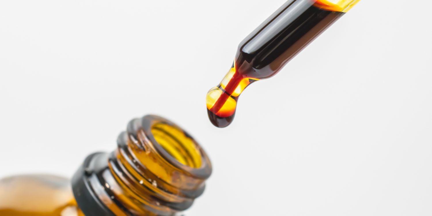 Ein Tropfen Lugol´sche Lösung tropft aus einer Pipette.. Artikel "Lugol´sche Lösung als Nahrungsergänzung nicht geeignet " öffnen.